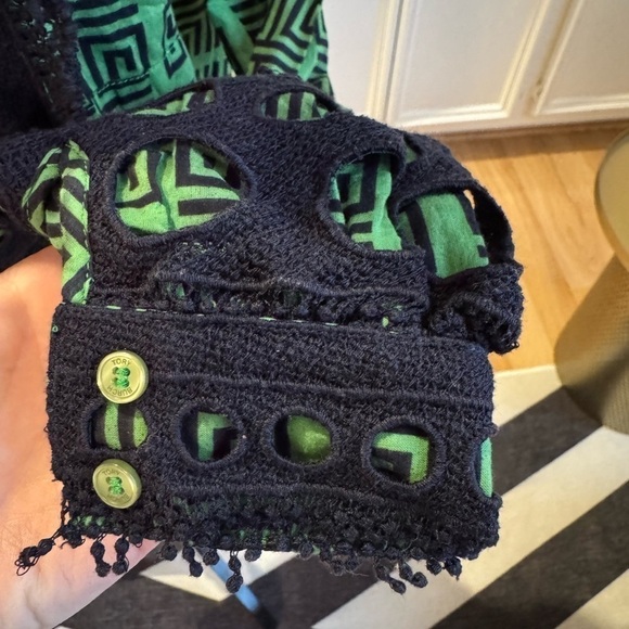 TORY BURCH Dorelia Tunic Top Green Navy Blue Crochet V Neck Size 8 VGUC - Picture 4 of 5